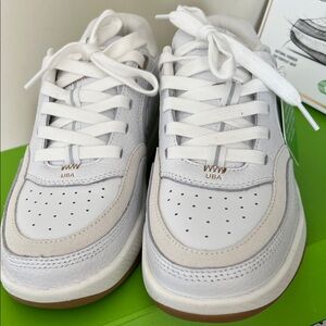 Cariuma UBA Sneakers with White and Tan Accents